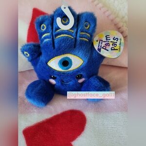 NWT Farah Hamsa Palm Pal 5"